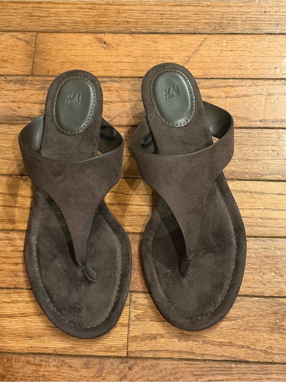 H&M Edition Thong Styled Brown Suede look Kitten Heel  Sandal Size 7/38